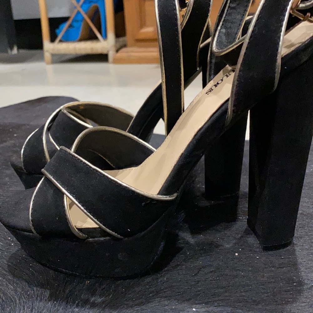 Size 7.5 Shoe Set - Picture 6 of 6